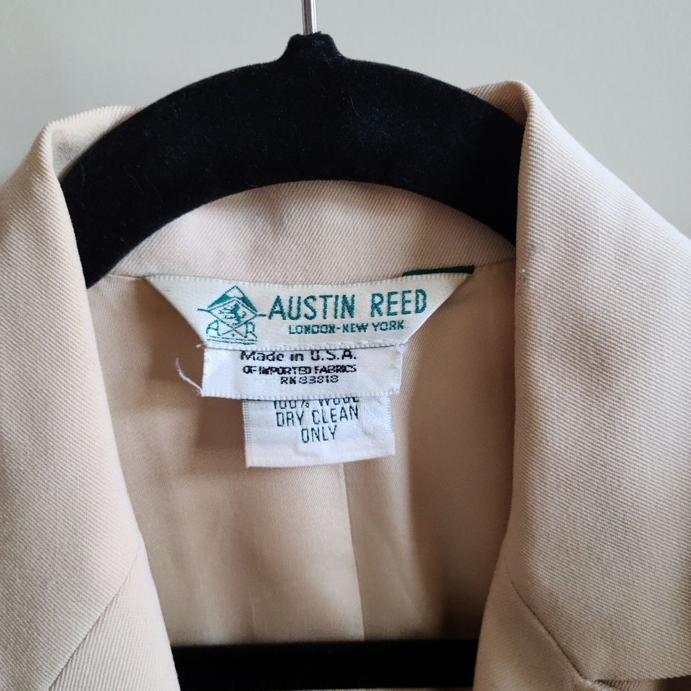 Austin Reed fully lined straw colored blazer - Picture 4 of 6